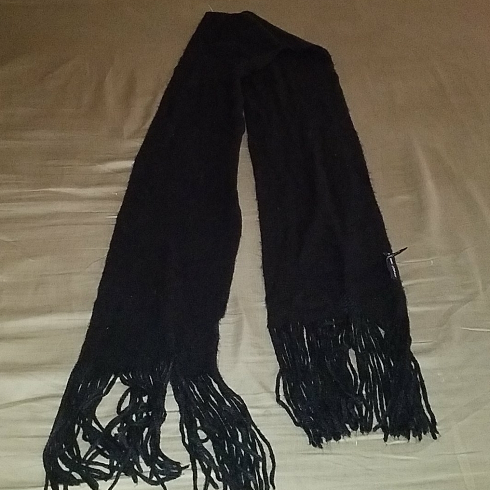 Black NEW YORK @ COMPANY Scarf